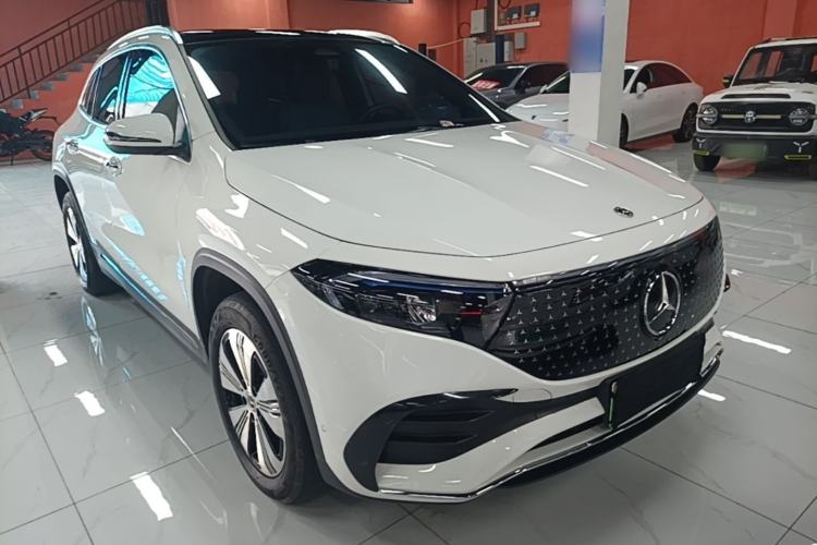 Used Mercedes-Benz EQA 2023-Year Restyled EQA 260 Front Right 45 Deg