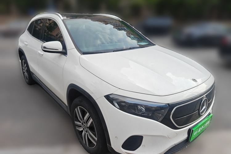 Used Mercedes-Benz EQA 2023-Year Restyled EQA 260 Front Right 45 Deg