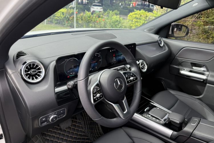 Used Mercedes-Benz EQA 2023 EQA 260 Interior 5