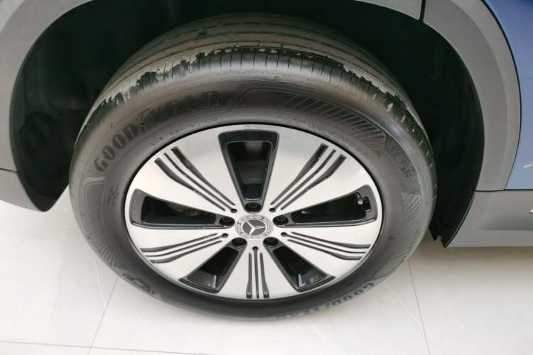 Used Mercedes-Benz EQA 2025 EQA 260 Exterior 8