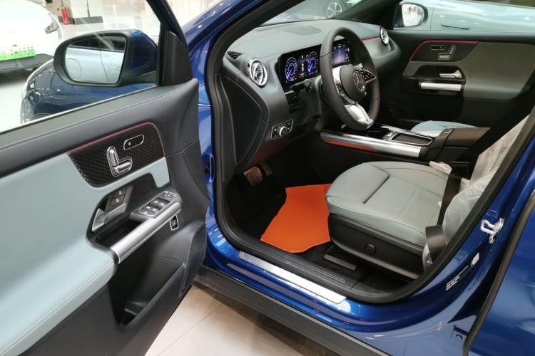 Used Mercedes-Benz EQA 2025 EQA 260 Interior 3