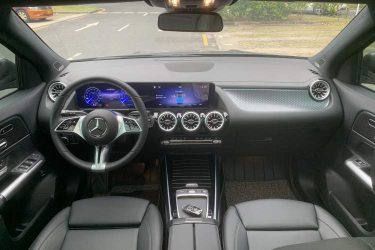 Used Mercedes-Benz EQA 2025 EQA 260 Interior 2