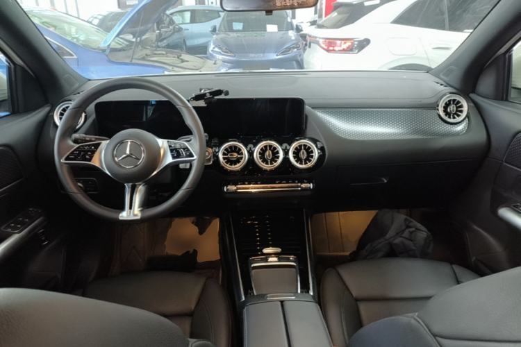 Used Mercedes-Benz EQA 2025 EQA 260 Center Console