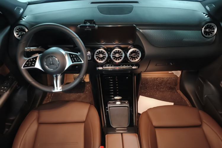 Used Mercedes-Benz EQA 2025 EQA 260 Center Console