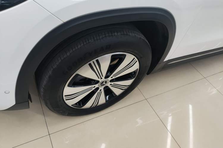 Used Mercedes-Benz EQA 2025 EQA 260 Exterior 7