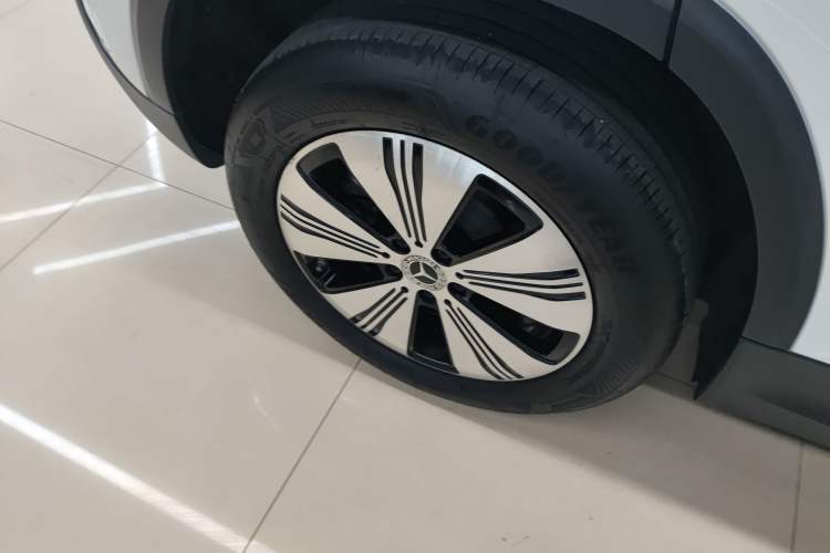 Used Mercedes-Benz EQA 2025 EQA 260 Exterior 8
