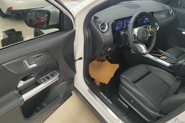 Used Mercedes-Benz EQA 2025 EQA 260 Interior 3