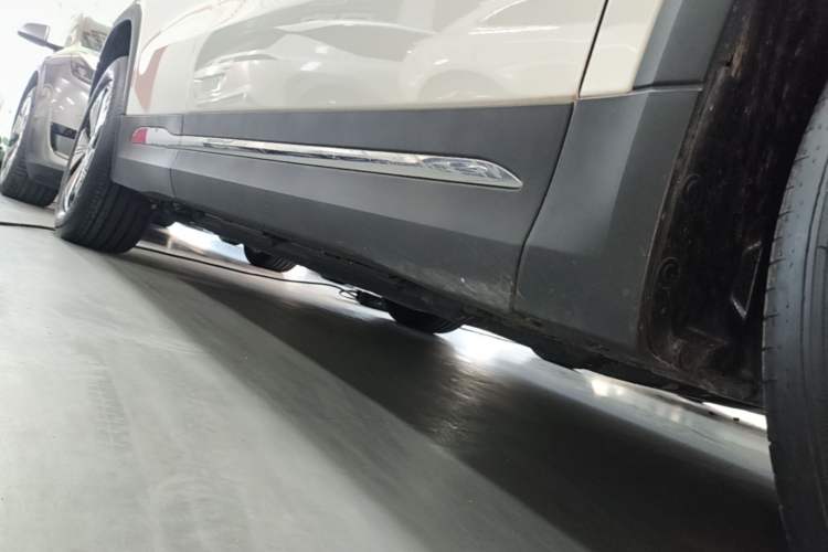 Used Mercedes-Benz EQA 2025 EQA 260 Right Side Sill