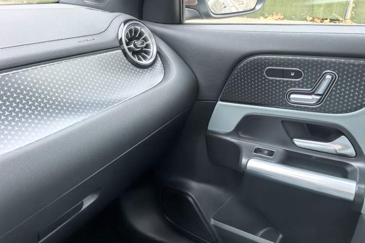 Used Mercedes-Benz EQA 2025 EQA 260 Audio And AC Panel