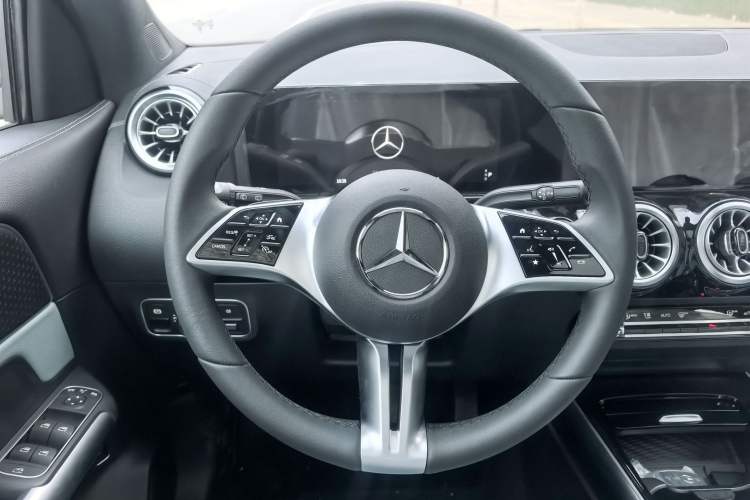 Used Mercedes-Benz EQA 2025 EQA 260 Interior 5