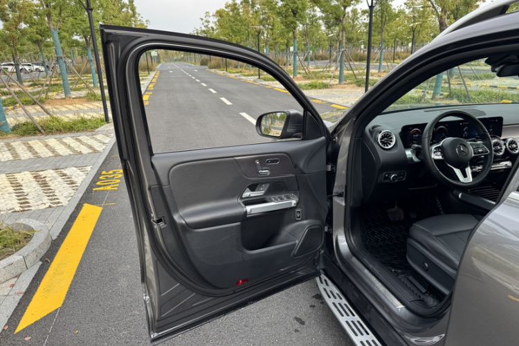 Used Mercedes-Benz EQB 2022 EQB 260 Interior 3