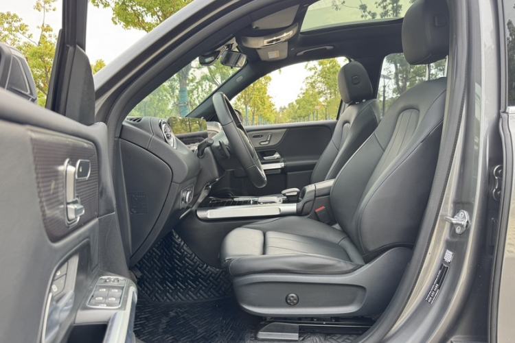 Used Mercedes-Benz EQB 2022 EQB 260 Interior 4