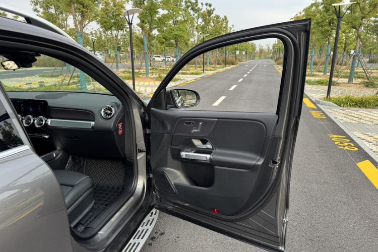Used Mercedes-Benz EQB 2022 EQB 260 Interior 9