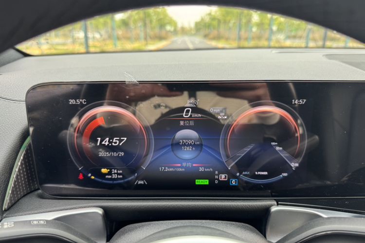Used Mercedes-Benz EQB 2022 EQB 260 Odometer Close Up