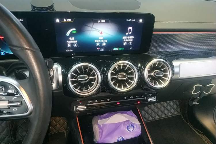 Used Mercedes-Benz EQB 2022 EQB 350 4MATIC Audio And AC Panel