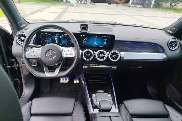 Used Mercedes-Benz EQB 2022 EQB 350 4MATIC First Edition Special Version Center Console