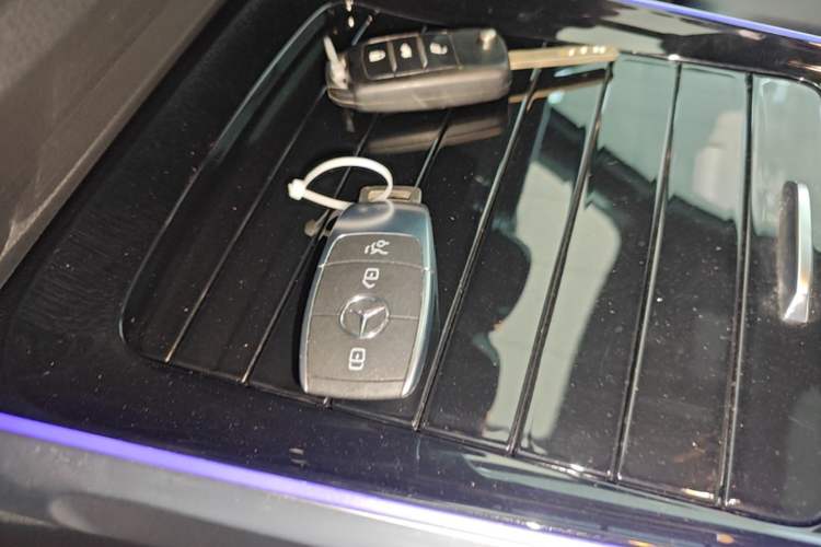 Used Mercedes-Benz EQB 2022 EQB 260 Interior 1