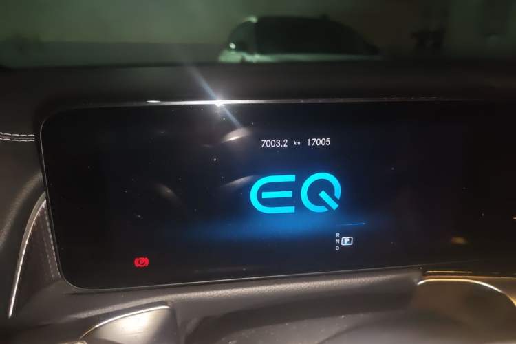 Used Mercedes-Benz EQB 2022 EQB 350 4MATIC Odometer Close Up