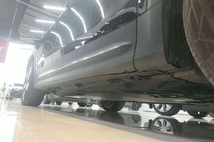 Used Mercedes-Benz EQB 2022 EQB 350 4MATIC Right Side Sill