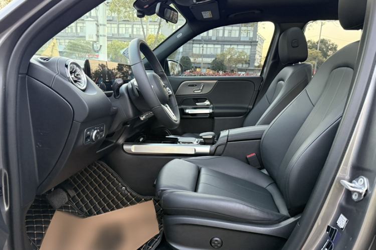 Used Mercedes-Benz EQB 2022 EQB 260 Interior 4