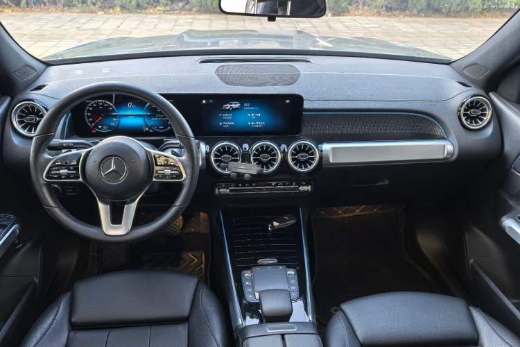 Used Mercedes-Benz EQB 2022 EQB 260 Interior 4