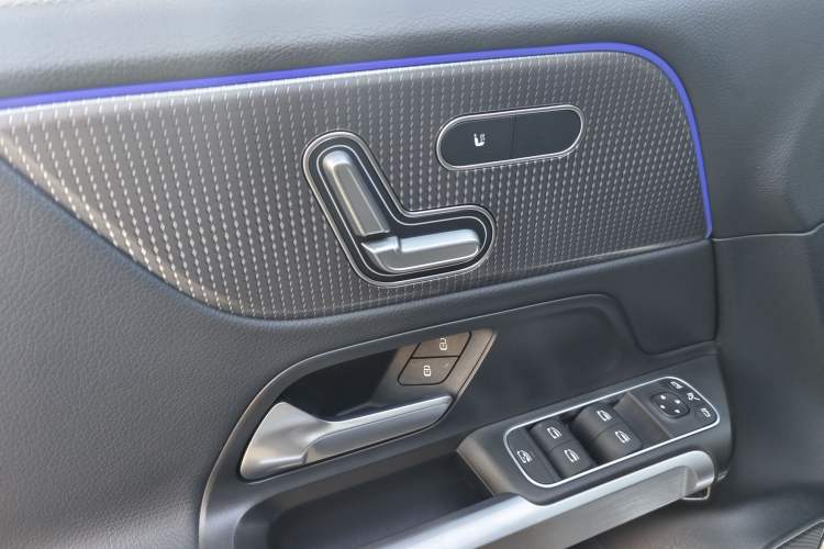 Used Mercedes-Benz EQB 2022 EQB 350 4MATIC First Edition Special Version Interior 5