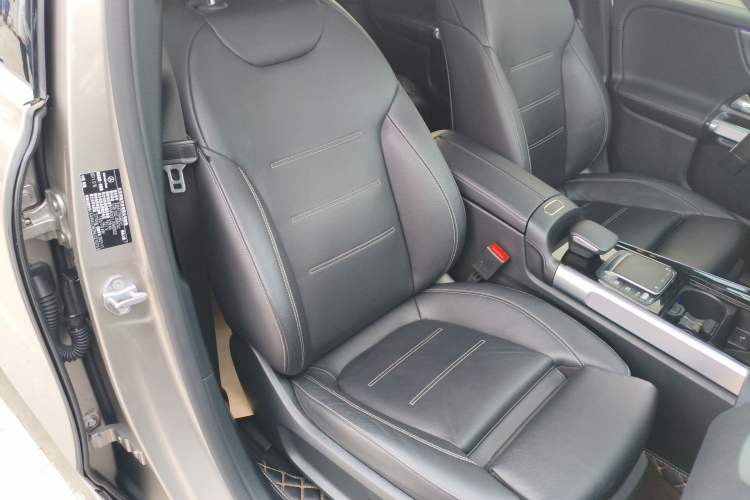 Used Mercedes-Benz EQB 2022 EQB 350 4MATIC First Edition Special Version Right Front Seat