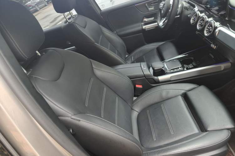 Used Mercedes-Benz EQB 2022 EQB 350 4MATIC First Edition Special Version Interior 10