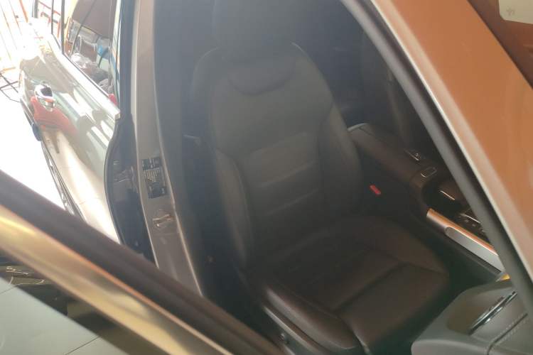 Used Mercedes-Benz EQB 2022 EQB 350 4MATIC First Edition Special Version Right Front Seat