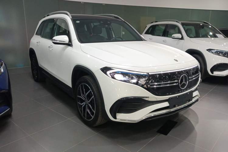 Used Mercedes-Benz EQB 2022 EQB 350 4MATIC Exterior 2