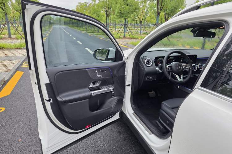 Used Mercedes-Benz EQB 2022 EQB 260 Interior 3