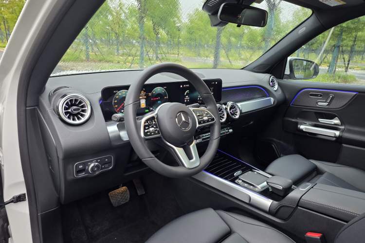 Used Mercedes-Benz EQB 2022 EQB 260 Interior 4