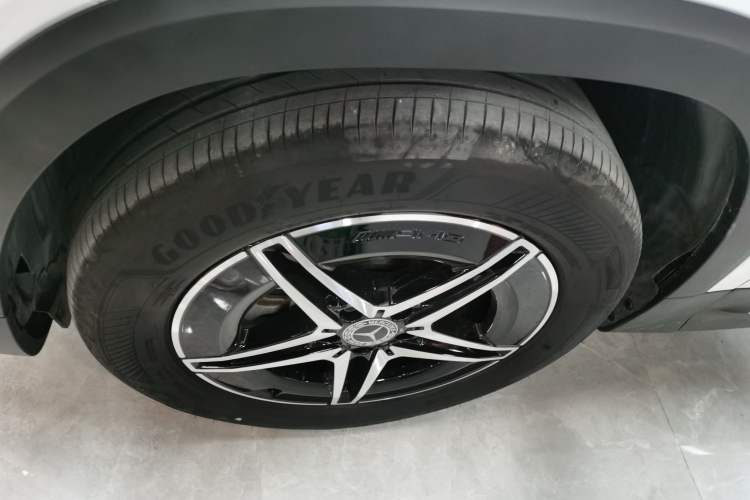 Used Mercedes-Benz EQB 2022 EQB 350 4MATIC Left Front Wheel Hub