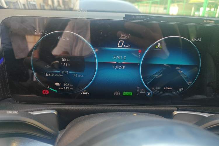Used Mercedes-Benz EQB 2022 EQB 350 4MATIC First Edition Special Version Odometer Close Up