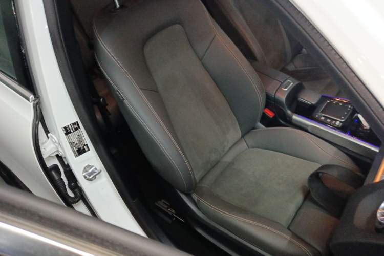 Used Mercedes-Benz EQB 2022 EQB 350 4MATIC Right Front Seat