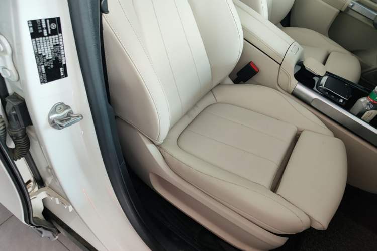 Used Mercedes-Benz EQB 2022 EQB 260 Right Front Seat