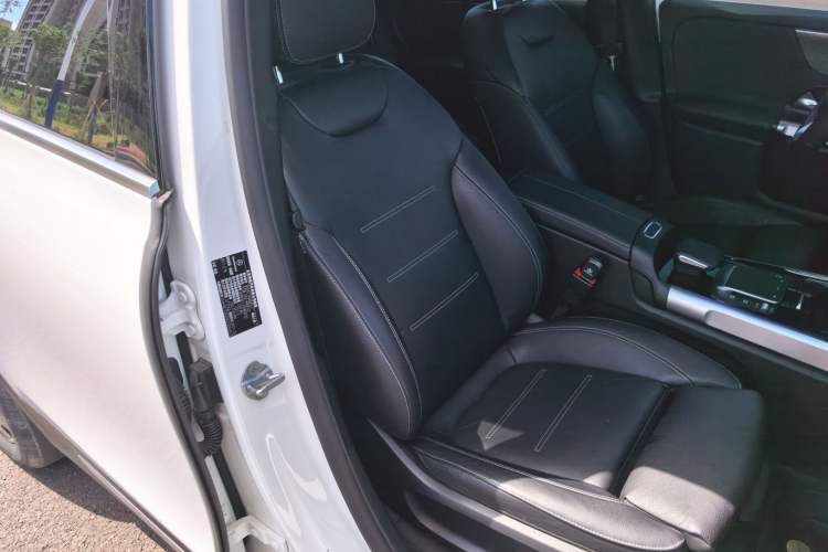Used Mercedes-Benz EQB 2022 EQB 350 4MATIC First Edition Special Version Right Front Seat