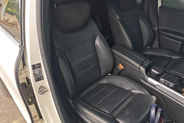 Used Mercedes-Benz EQB 2022 EQB 350 4MATIC First Edition Special Version Right Front Seat