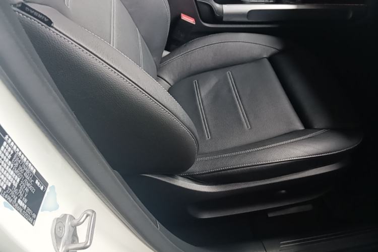 Used Mercedes-Benz EQB 2022 EQB 350 4MATIC First Edition Special Version Right Front Seat