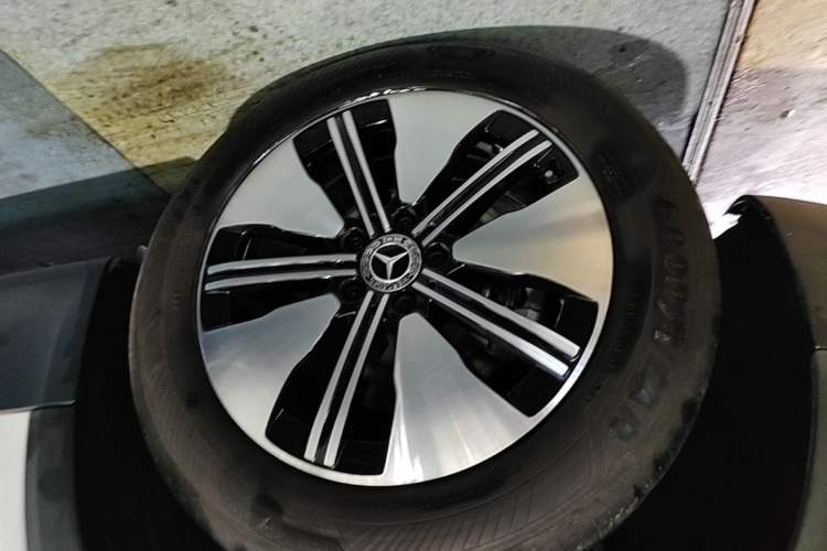 Used Mercedes-Benz EQB 2022 EQB 260 Right Rear Wheel Hub