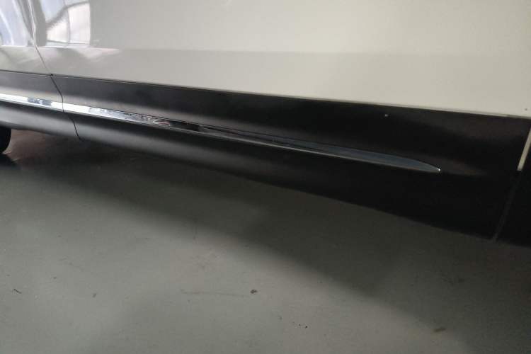 Used Mercedes-Benz EQB 2022 EQB 260 Right Side Sill