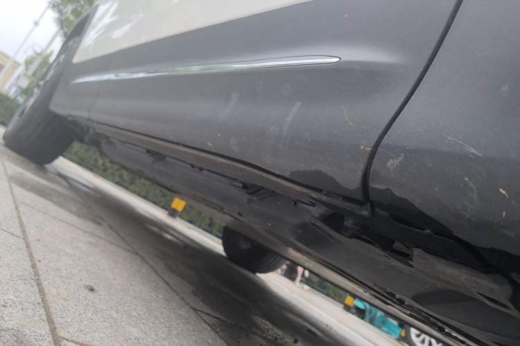 Used Mercedes-Benz EQB 2022 EQB 350 4MATIC First Edition Special Version Right Side Sill