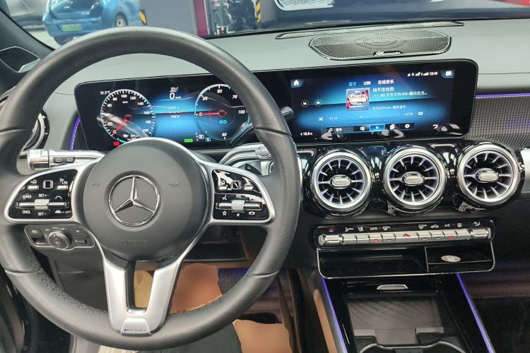 Used Mercedes-Benz EQB 2023-Year Restyled EQB 350 4MATIC Center Console