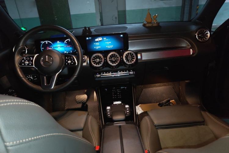 Used Mercedes-Benz EQB 2023-Year Restyled EQB 350 4MATIC Center Console
