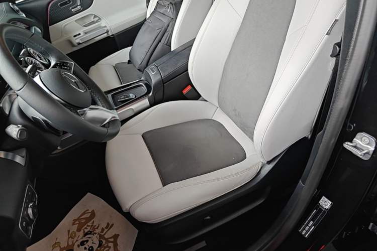 Used Mercedes-Benz EQB 2023 EQB 350 4MATIC Interior 1
