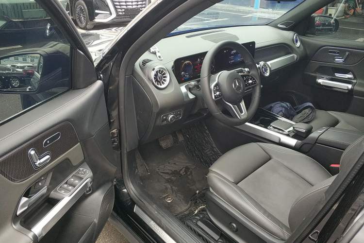 Used Mercedes-Benz EQB 2023-Year Restyled EQB 350 4MATIC Interior 3