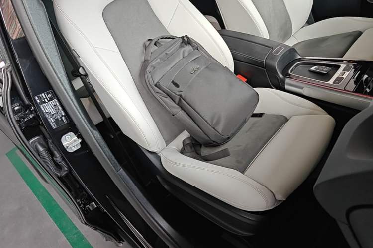 Used Mercedes-Benz EQB 2023 EQB 350 4MATIC Interior 3