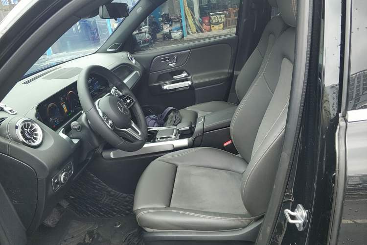 Used Mercedes-Benz EQB 2023-Year Restyled EQB 350 4MATIC Left Front Seat