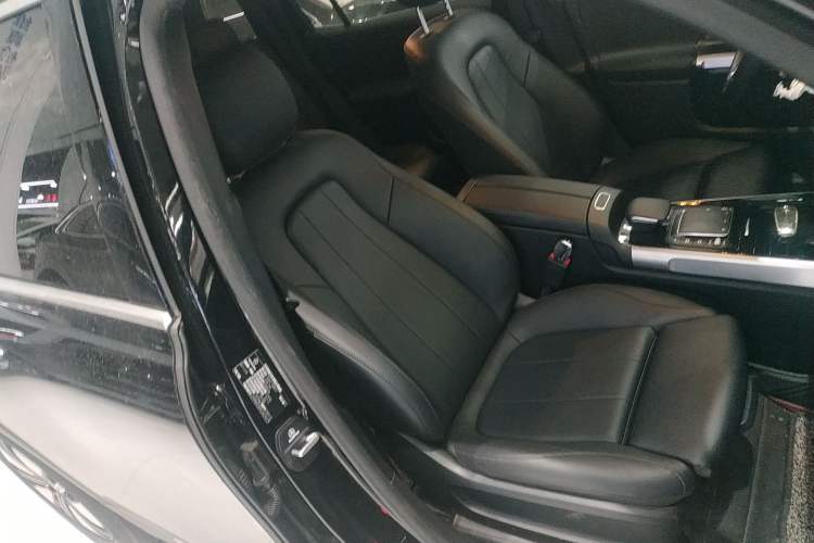 Used Mercedes-Benz EQB 2023 Facelift EQB 260 Right Front Seat