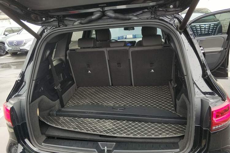 Used Mercedes-Benz EQB 2023-Year Restyled EQB 350 4MATIC Trunk